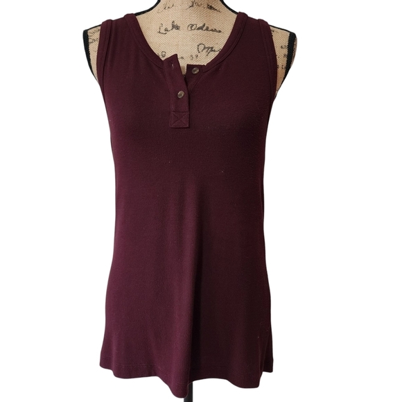 Vince Burgundy Sleeveless Henley Tank Top - Large - Picture 2 of 7